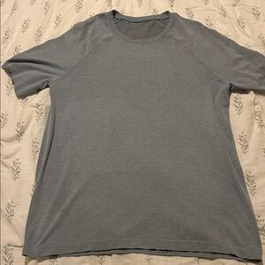 lululemon athletica Men's Short Sleeve Crew in Heather Gray
